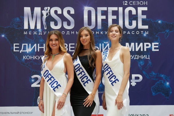 Полуфиналистки Ирина Мягель (слева), Екатерина Сергеева (в центре) и Яна Скорб (справа) Полуфиналистки Ирина Мягель (слева), Екатерина Сергеева (в центре) и Яна Скорб (справа)