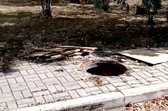 Шестилетняя девочка упала в этот колодец на улице Ворошилова Шестилетняя девочка упала в этот колодец на улице Ворошилова