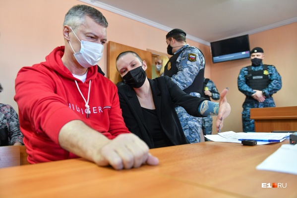 Политик Евгений Ройзман и адвокат Юлия Федотова на заседании Октябрьского суда Политик Евгений Ройзман и адвокат Юлия Федотова на заседании Октябрьского суда