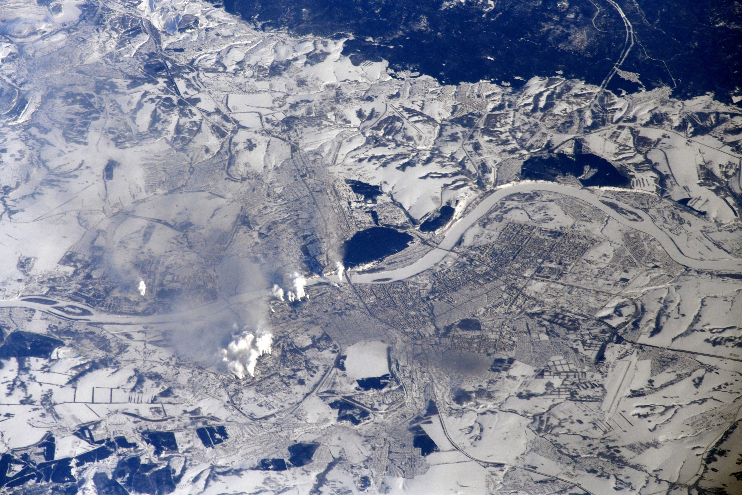 Космонавт показал снимок Кемерово, сделанный из космоса. Наши дымящие трубы видно даже оттуда