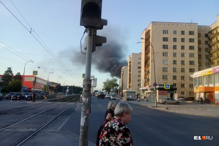 Дым видно со всех уголков района Дым видно со всех уголков района