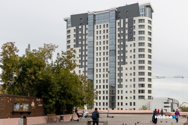 Высотка рядом с институтом искусств — это единственная новостройка в историческом центре Красноярска Высотка рядом с институтом искусств — это единственная новостройка в историческом центре Красноярска
