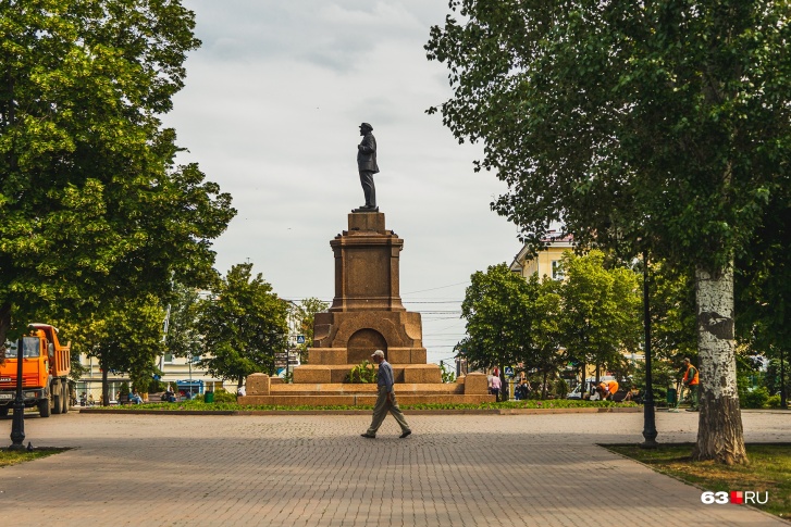 Площадь Революции расположена в историческом центре города Площадь Революции расположена в историческом центре города