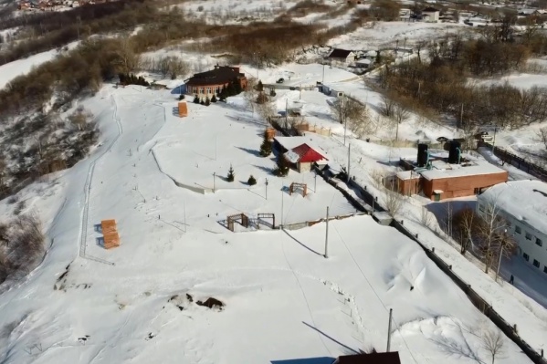 На площадке поставили новые беседки На площадке поставили новые беседки