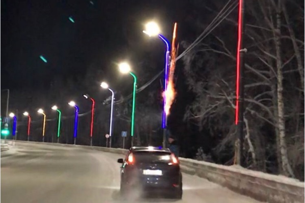 «Перестрелку» фейерверками устроили в ночь с 1 на 2 января на выезде из города в сторону Академгородка «Перестрелку» фейерверками устроили в ночь с 1 на 2 января на выезде из города в сторону Академгородка