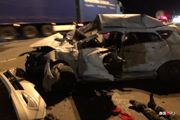 В аварии погибли водитель Hyundai Solaris и его 34-летняя жена
