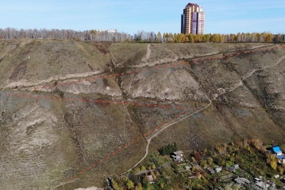 Пунктиром выделено предполагаемое место расположения тропы Пунктиром выделено предполагаемое место расположения тропы