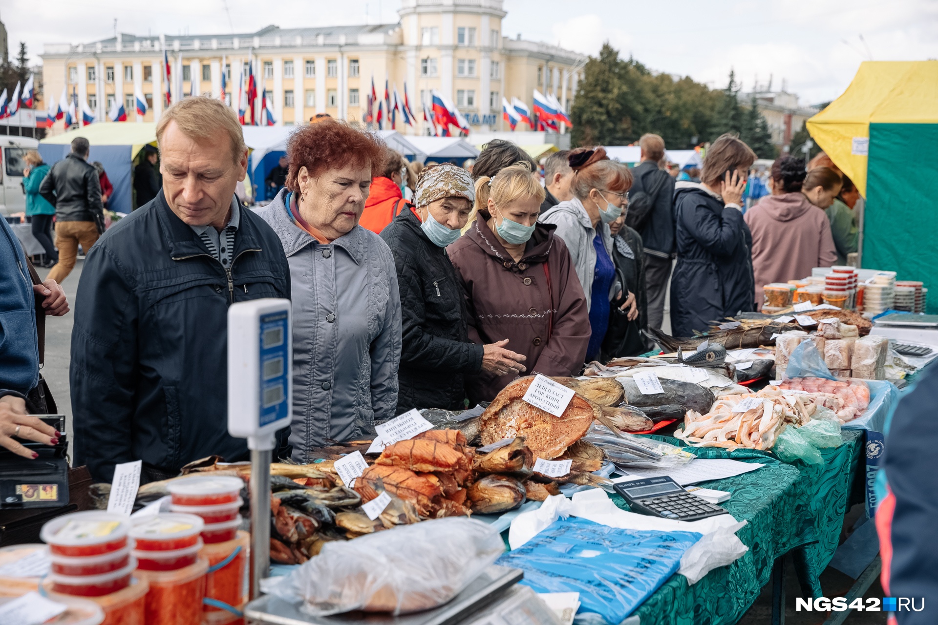 Новости кемерово. Сельскохозяйственные ярмарки Кемерово. Московские ярмарки. Ярмарка цветы и продукты. Ярмарка на площади Кемерово.