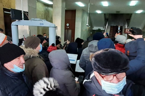 Люди просили выйти к ним Радия Хабирова Люди просили выйти к ним Радия Хабирова