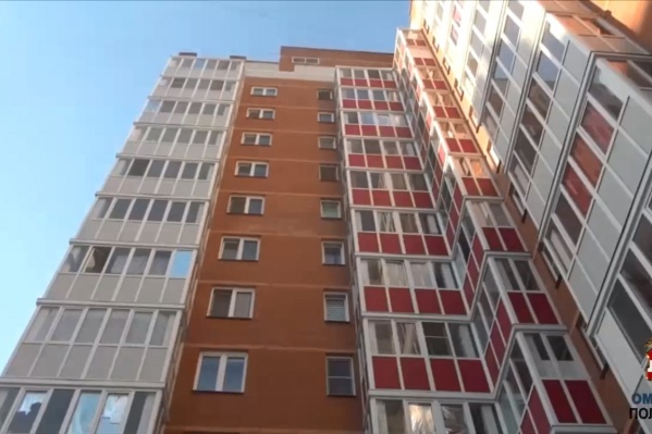 Ребенка спасали трое жителей дома Ребенка спасали трое жителей дома