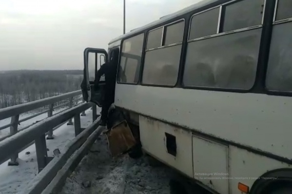 Медики не обнаружили опасных для жизни травм у пассажиров автобуса <br><br> Медики не обнаружили опасных для жизни травм у пассажиров автобуса <br><br>