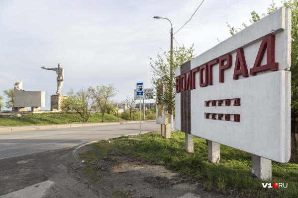 Въезд в Волгоград со стороны Волжского всё больше напоминает большую помойку Въезд в Волгоград со стороны Волжского всё больше напоминает большую помойку