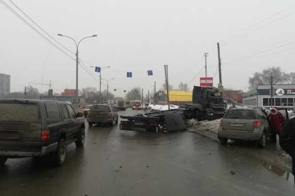Водителя увезли в больницу Водителя увезли в больницу