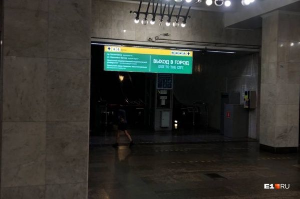 В метро Екатеринбурга начали менять навигацию. Но насколько она удачна? В метро Екатеринбурга начали менять навигацию. Но насколько она удачна?