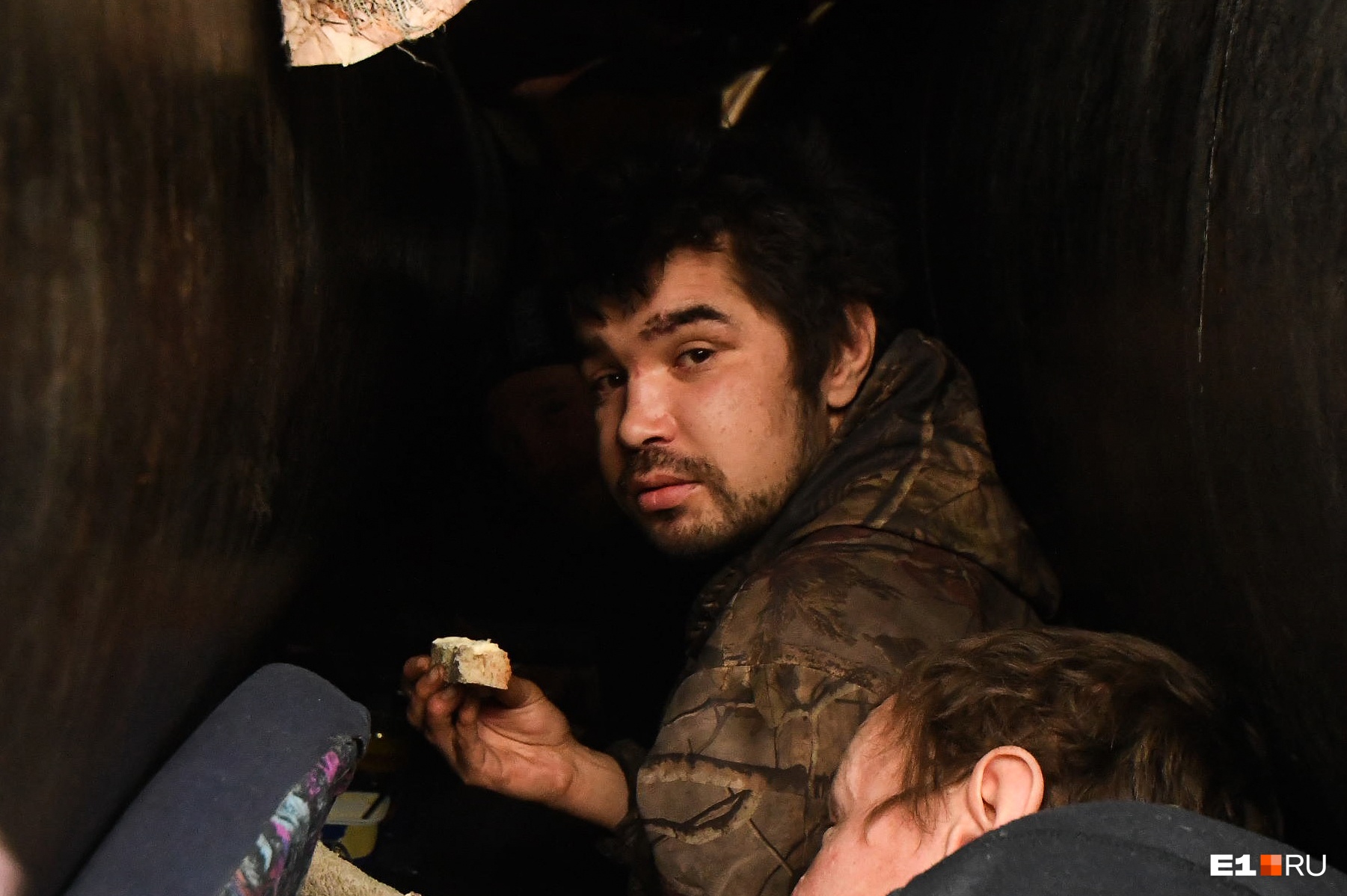 Александр любит читать детективы и фантастику Александр любит читать детективы и фантастику 