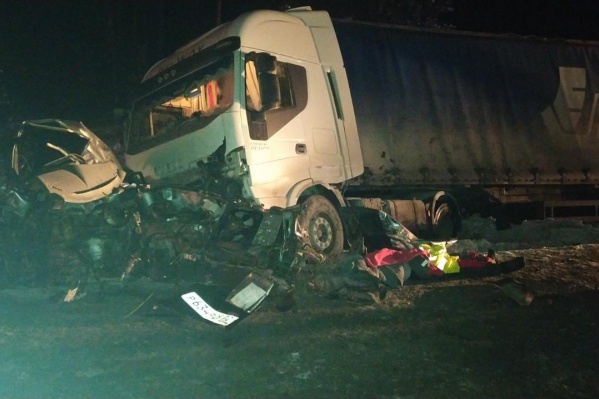 Двое скончались, одного пострадавшего медики скорой помощи доставили в больницу Двое скончались, одного пострадавшего медики скорой помощи доставили в больницу
