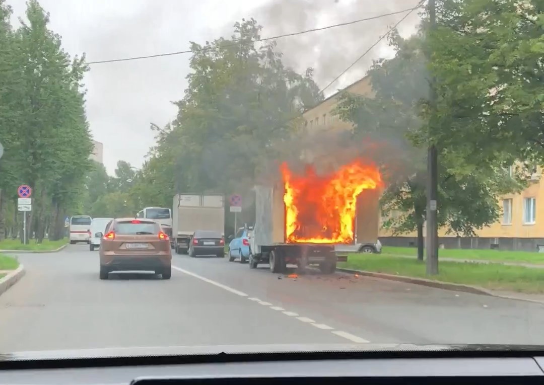 В припаркованной «ГАЗели» на Новаторов открылись «врата в ад»