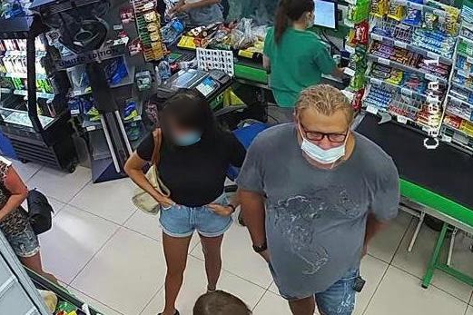 Полицейские рассказали, что Руслан Гилязов, чтобы скрыться, перекрасил волосы, сбрил бороду и на улицу выходил исключительно в медицинской маске Полицейские рассказали, что Руслан Гилязов, чтобы скрыться, перекрасил волосы, сбрил бороду и на улицу выходил исключительно в медицинской маске