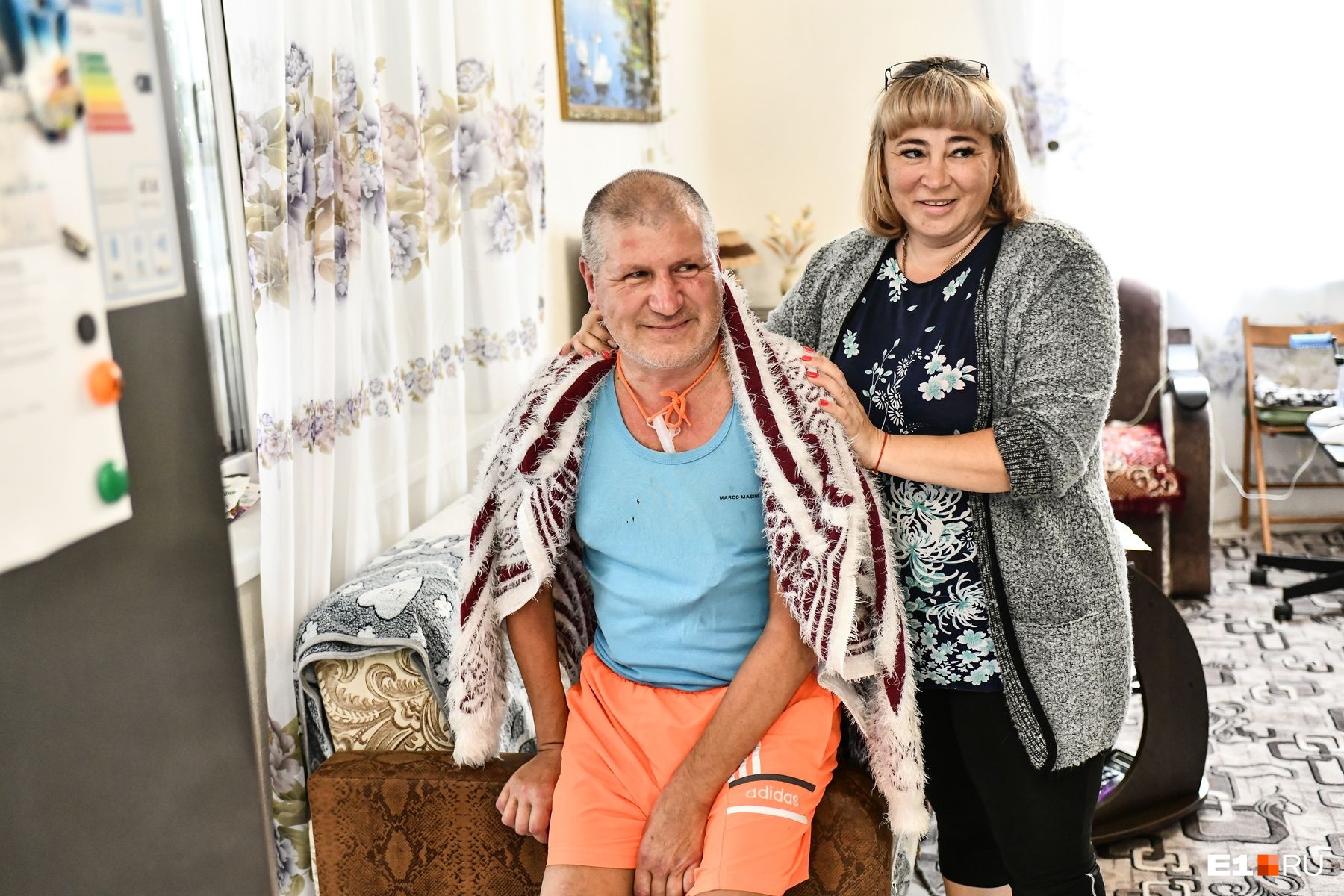 У Леонида случаются приступы смеха, он не контролирует их У Леонида случаются приступы смеха, он не контролирует их
