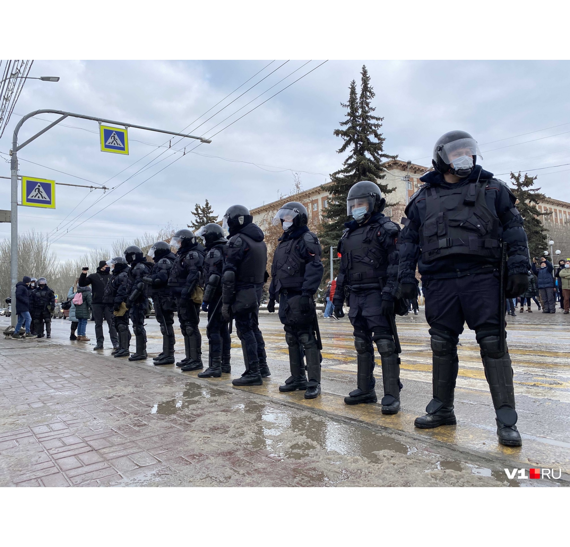 В центре города дежурят полицейские и сотрудники ОМОНа В центре города дежурят полицейские и сотрудники ОМОНа