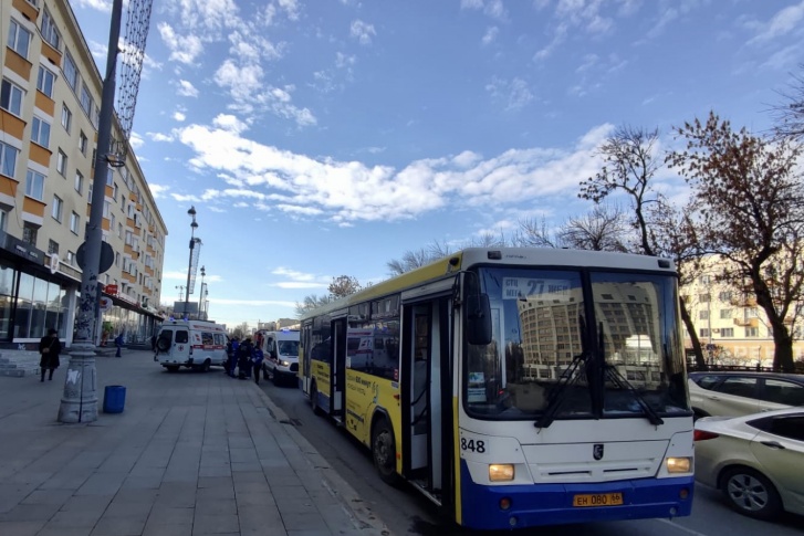 Пострадавших женщин отвезли в больницу Пострадавших женщин отвезли в больницу