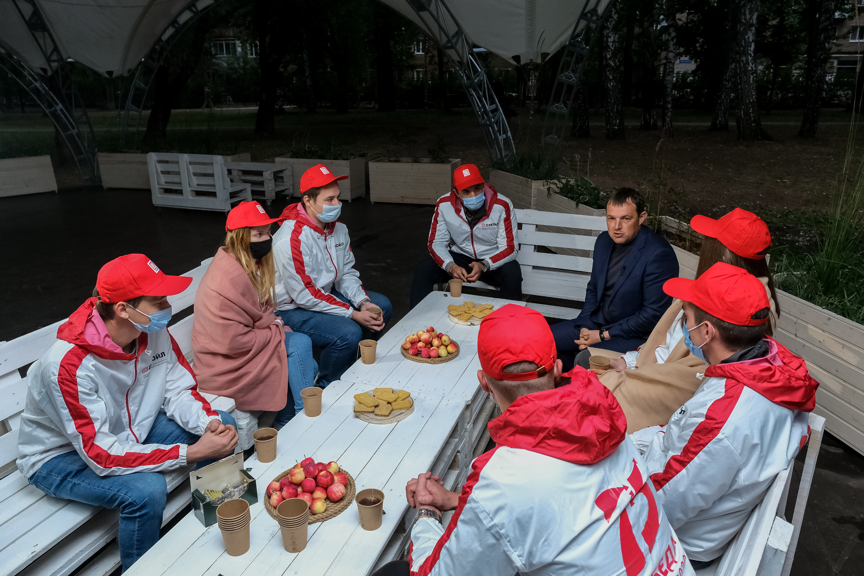 Акция завершилась дружеским чаепитием и приятной беседой Акция завершилась дружеским чаепитием и приятной беседой