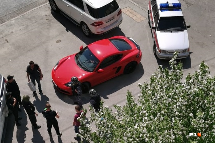 В полиции рассказали, что ждет водителя Porsche, который стрелял в пешехода на Малышева