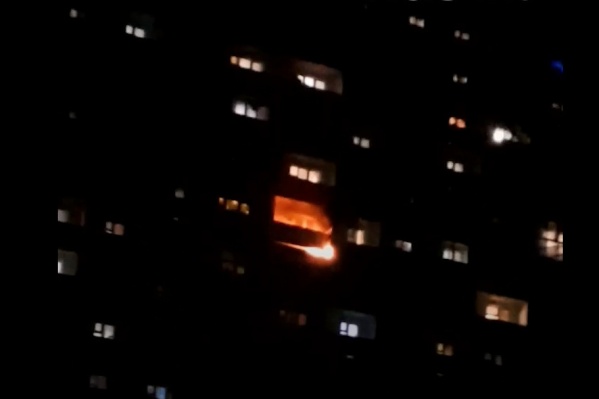 Пламя объяло балкон Пламя объяло балкон