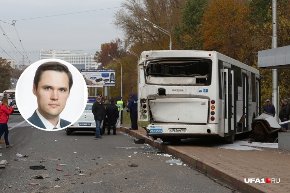 По словам Олега Хмарина, он собирался после назначения пересесть с личного авто на общественный транспорт, но пока не получается По словам Олега Хмарина, он собирался после назначения пересесть с личного авто на общественный транспорт, но пока не получается