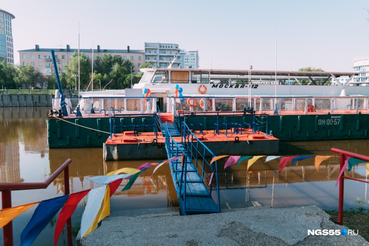 Час речной прогулки на теплоходе «Москва» стоит <nobr class="_">400 рублей</nobr> Час речной прогулки на теплоходе «Москва» стоит <nobr class="_">400 рублей</nobr>
