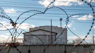 «Умер бы там — никого бы не коснулось». Сколько стоит выжить в российской тюрьме