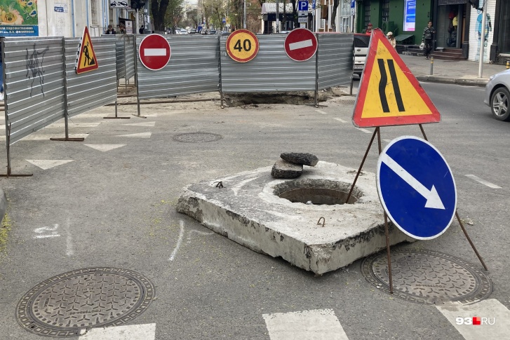 В городе продолжаются работы по замене участка тепломагистрали В городе продолжаются работы по замене участка тепломагистрали