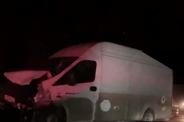 Автомобиль Ford Transit, водитель которого рассказал свою версию произошедшей аварии Автомобиль Ford Transit, водитель которого рассказал свою версию произошедшей аварии