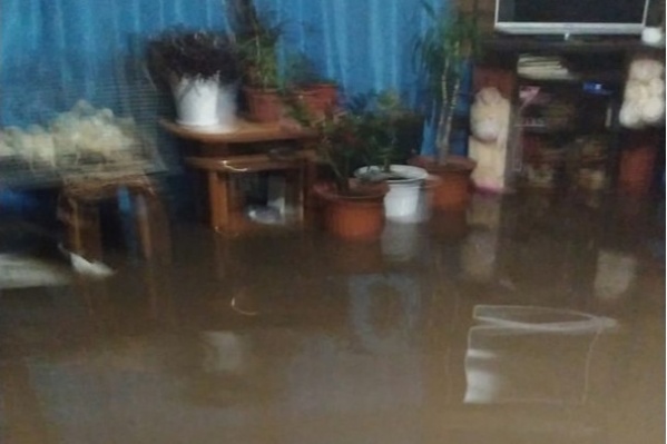 Вода стоит в домах людей Вода стоит в домах людей