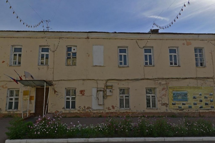 Ранее здание уже хотели отдать в аренду, но предложение никого не заинтересовало из-за требуемых вложений Ранее здание уже хотели отдать в аренду, но предложение никого не заинтересовало из-за требуемых вложений