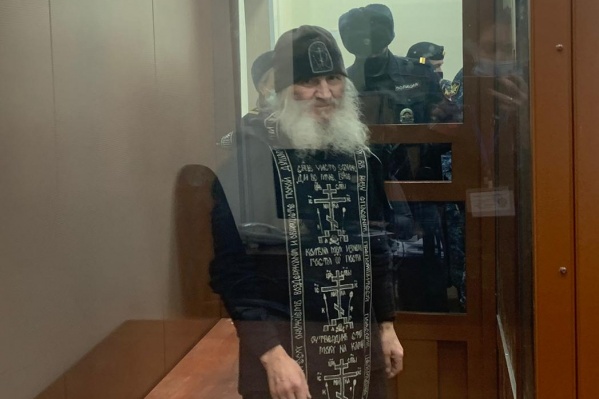 По словам правозащитницы, Сергий не пьет, а лишь «смазывает губы водой» По словам правозащитницы, Сергий не пьет, а лишь «смазывает губы водой»