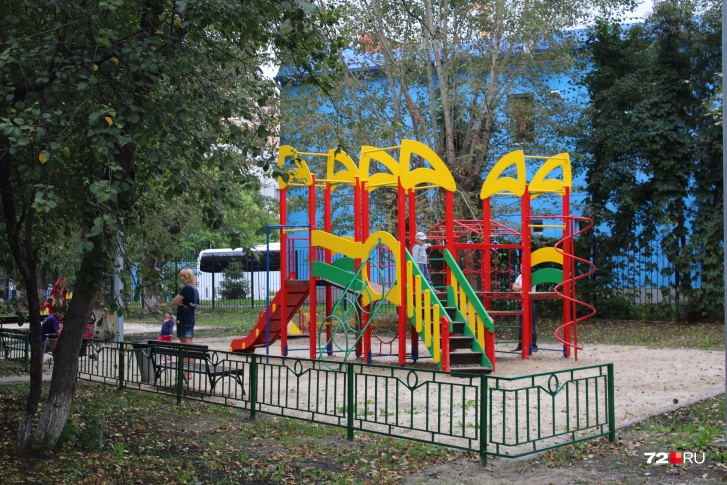 Районные власти объяснили это высокой заболеваемостью среди детей и беспечностью родителей, которые не соблюдают противоковидные правила Районные власти объяснили это высокой заболеваемостью среди детей и беспечностью родителей, которые не соблюдают противоковидные правила