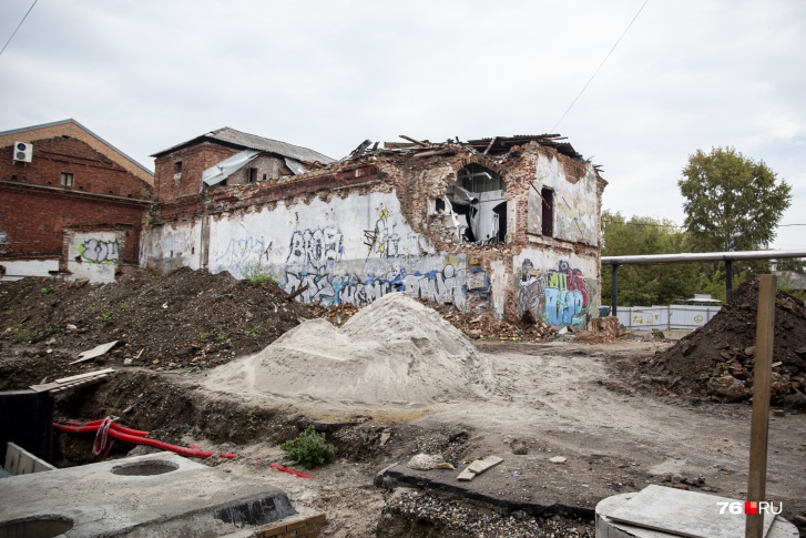 На месте старинного дома появится новостройка На месте старинного дома появится новостройка