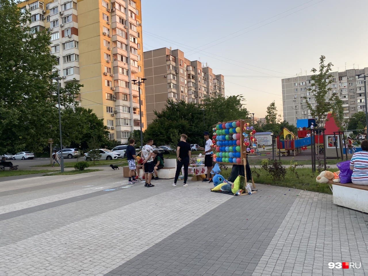 В Школьном сквере придумали мелкий бизнес В Школьном сквере придумали мелкий бизнес