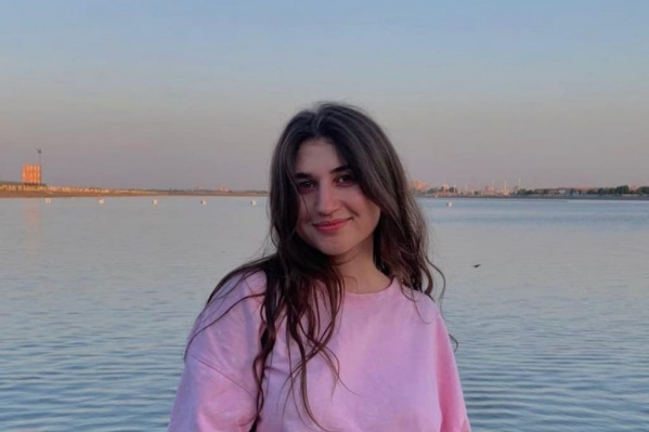 Беллу Насибян задержали у детского сада ее сына Беллу Насибян задержали у детского сада ее сына