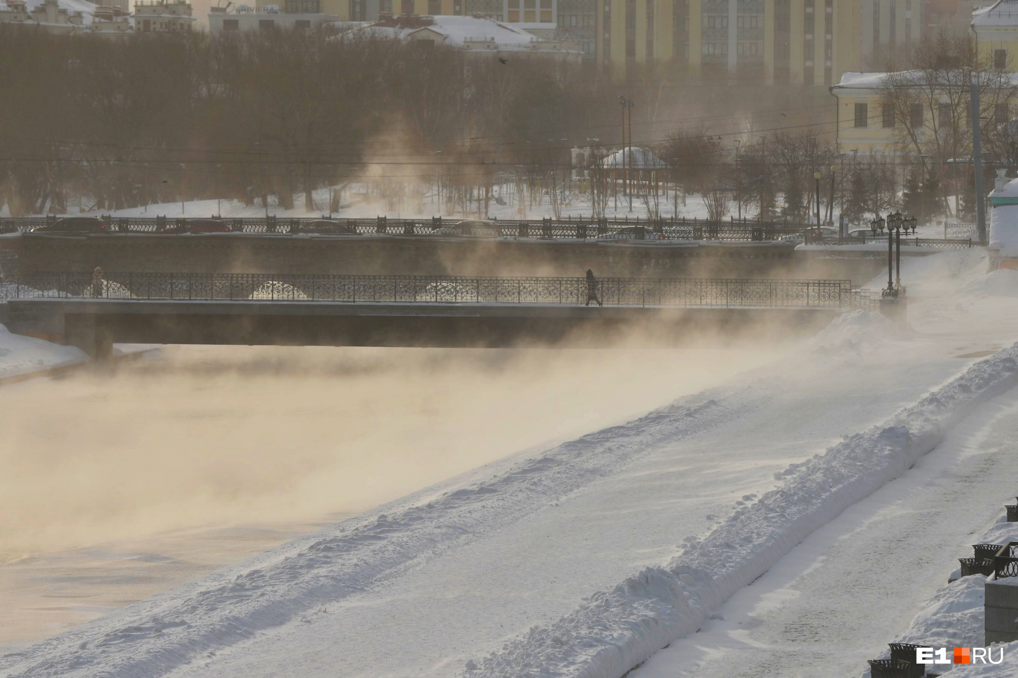 «Откажитесь от поездок». Свердловский губернатор высказался по поводу снежного бурана