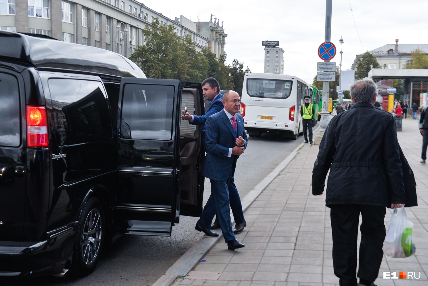 Один автомобиль стоит как пятьдесят Lada: смотрим, на чем ездят уральские  олигархи и бизнесмены помельче | 24.02.2021 | Екатеринбург - БезФормата