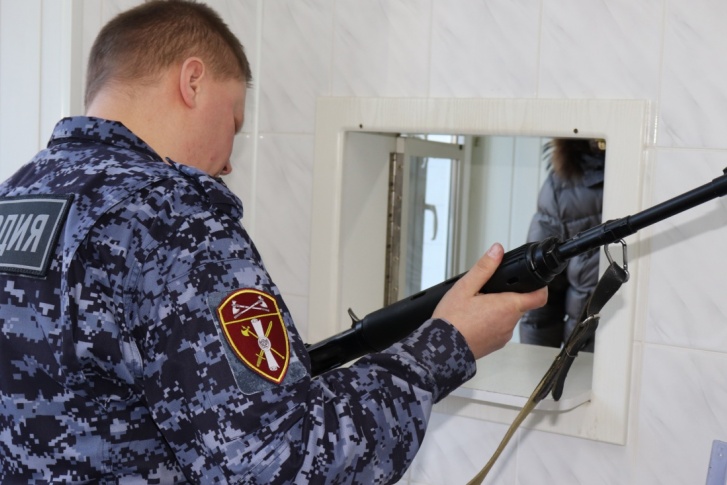 Особое внимание в Росгвардии уделят владельцам оружия, имеющим лицензии и разрешения с нарушенными сроками продления Особое внимание в Росгвардии уделят владельцам оружия, имеющим лицензии и разрешения с нарушенными сроками продления