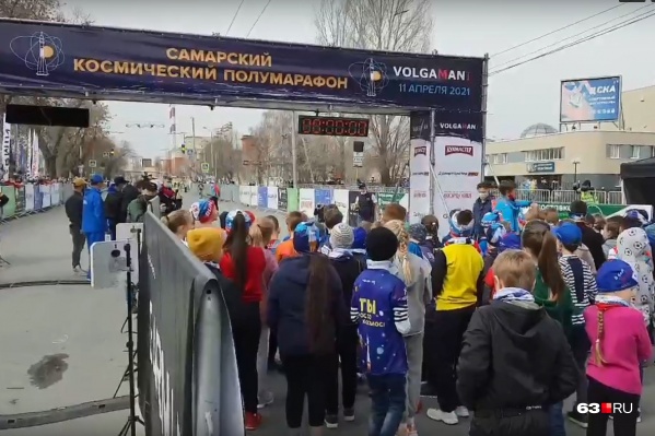Первыми на дистанцию вышли дети Первыми на дистанцию вышли дети