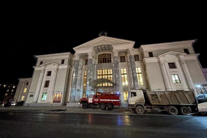 Задымление произошло в подвале Дворца культуры Задымление произошло в подвале Дворца культуры