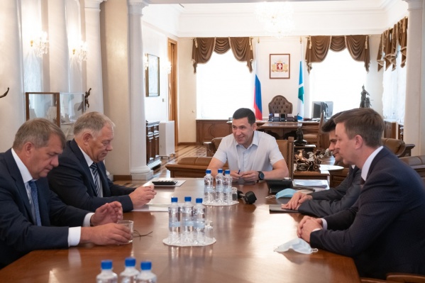 Будущую трассу дорожники обсудили с губернатором Будущую трассу дорожники обсудили с губернатором