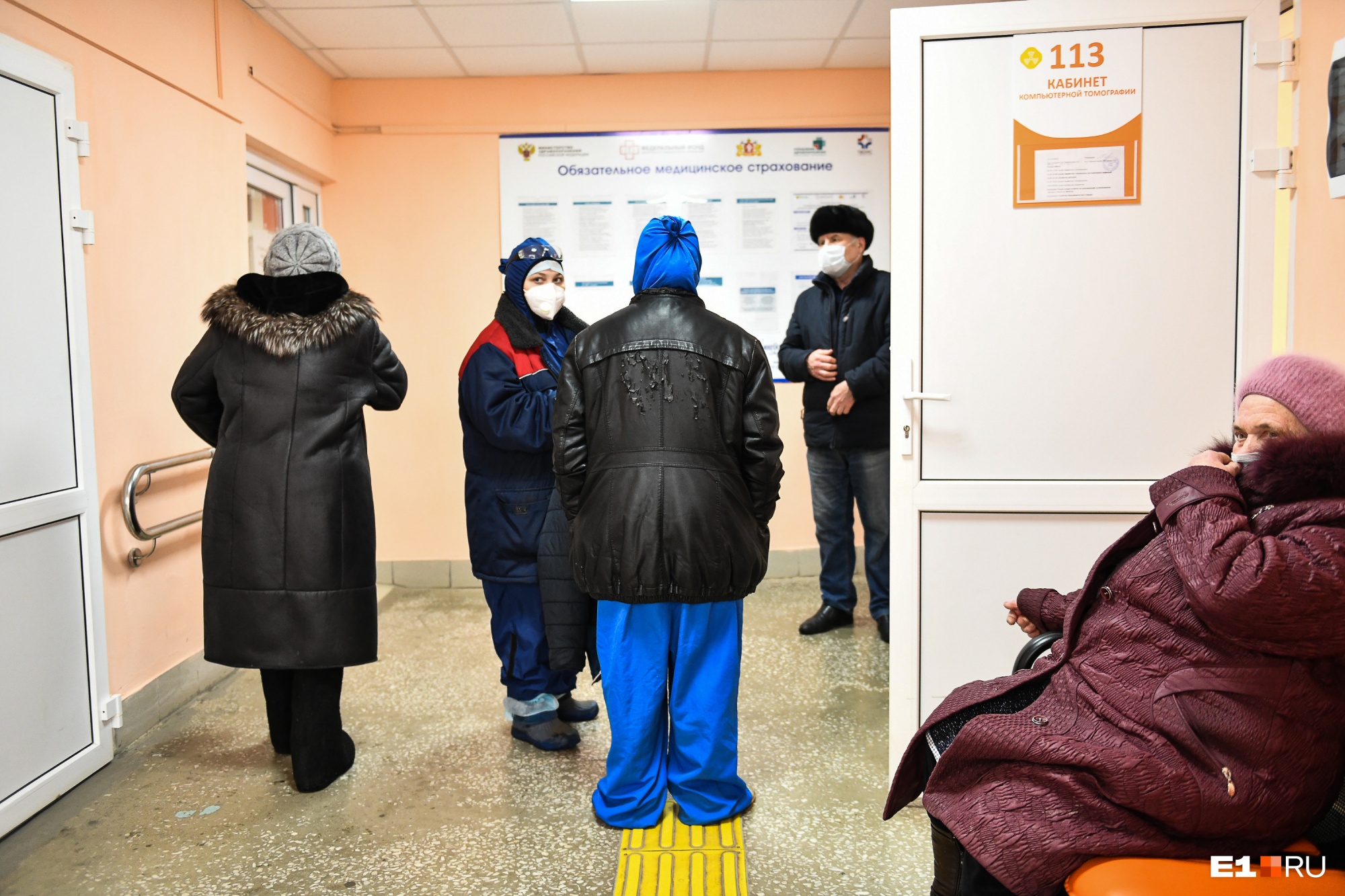 Врачи привезли на исследования пациентов из стационара Врачи привезли на исследования пациентов из стационара