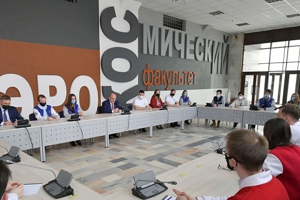 Михаил Мишустин встретился с представителями четырех авиакосмических вузов Михаил Мишустин встретился с представителями четырех авиакосмических вузов