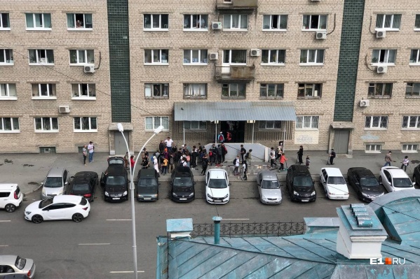 Все произошло у дома на Маршала Жукова, 4а Все произошло у дома на Маршала Жукова, 4а