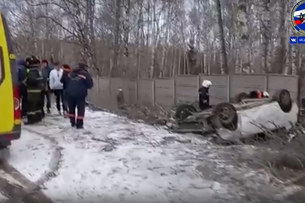 Машина перевернулась на крышу Машина перевернулась на крышу 